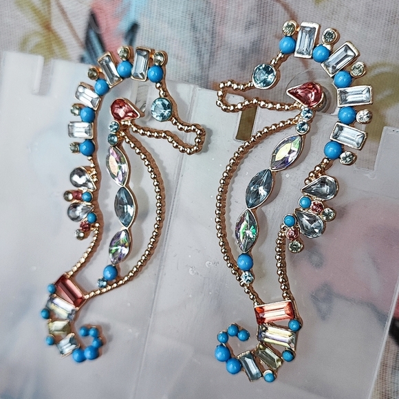 Seahorse Beachcore Jewelry Pierced Earrings Rhinestone Gold Tone Cruise Summer - Picture 1 of 8